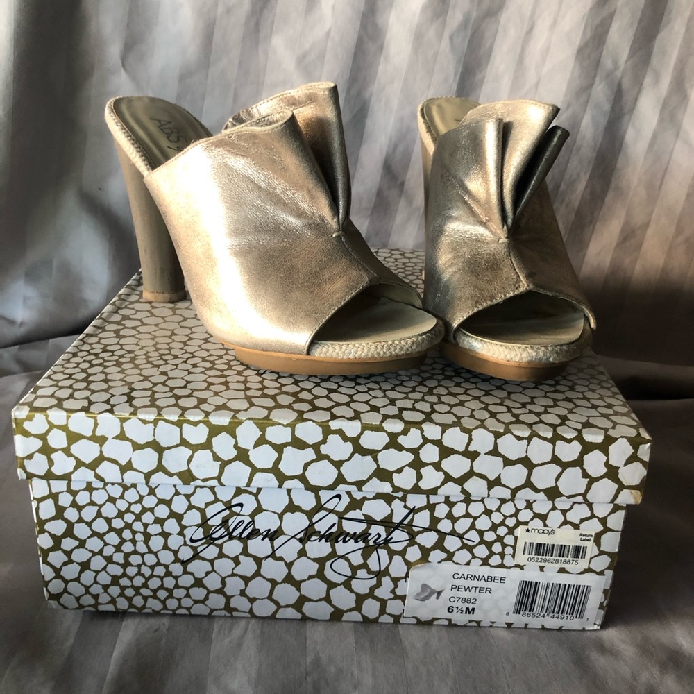 Peep toe sandal heels